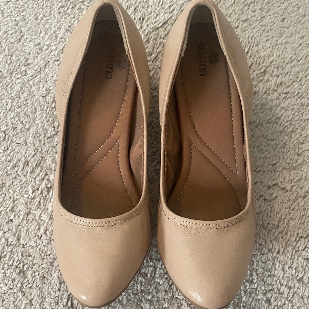 Susina Beige Leather Round-Toe Pumps - Picture 2 of 5